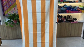 handuk pantai bergaris